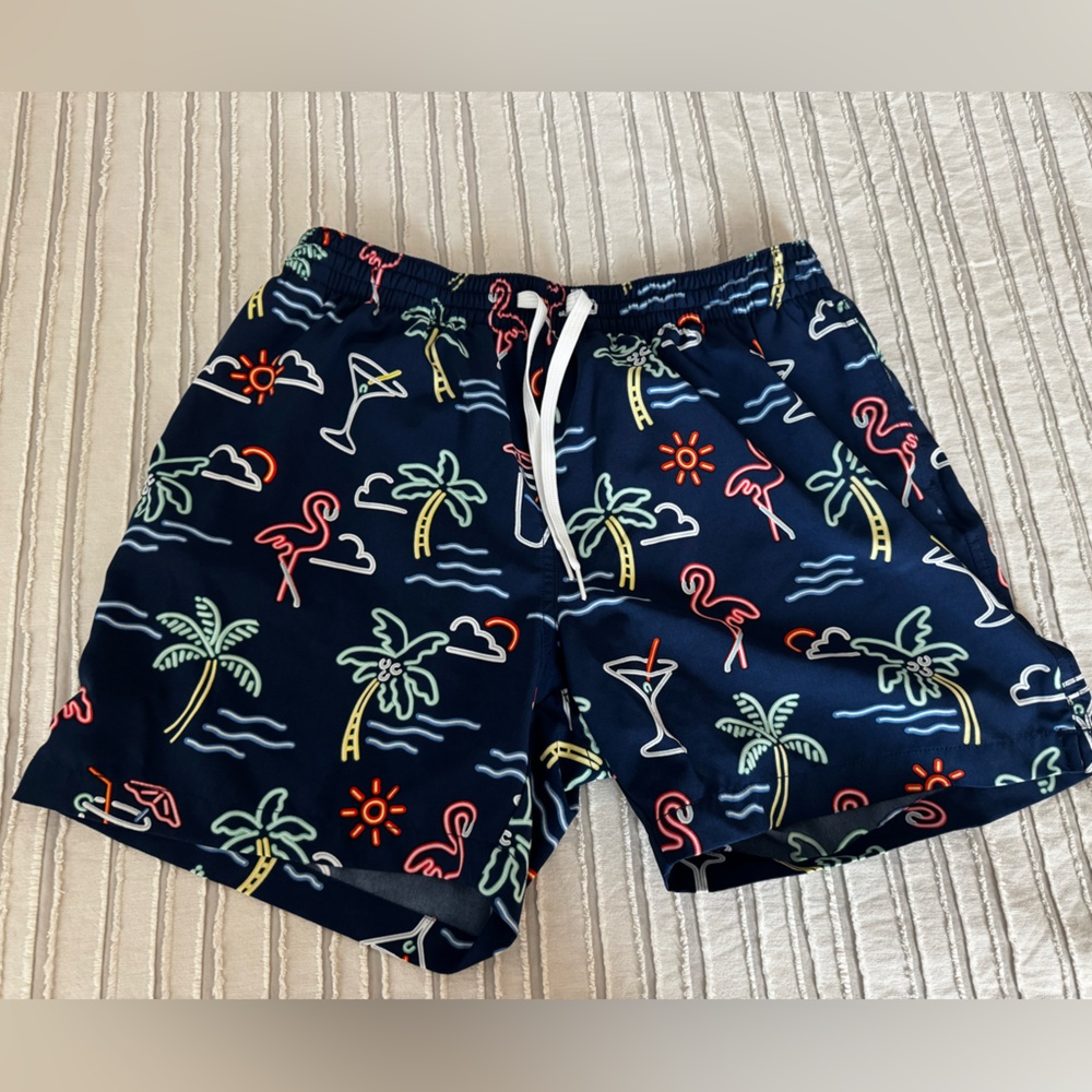 Chubbies Navy and Yellow Patterned Swim Shorts 5.5 inch Large Mens. .